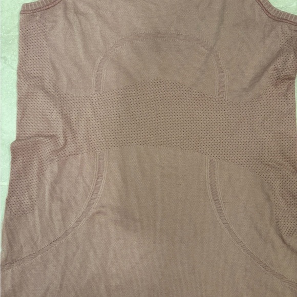 Lululemon Swiftly Tech Hip Length Racerback Tank in Quicksand Size 4 - Picture 4 of 10